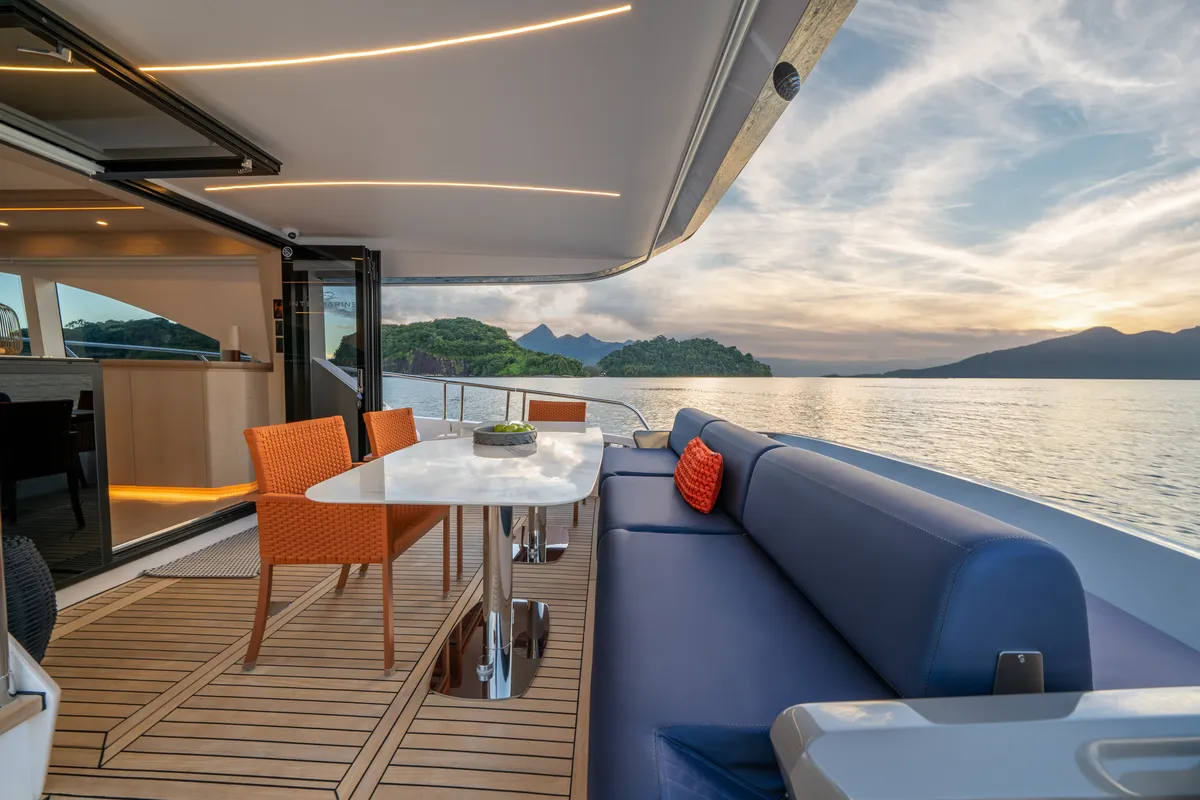 Intermarine 640HDF — Popa e proa (3 de 5)