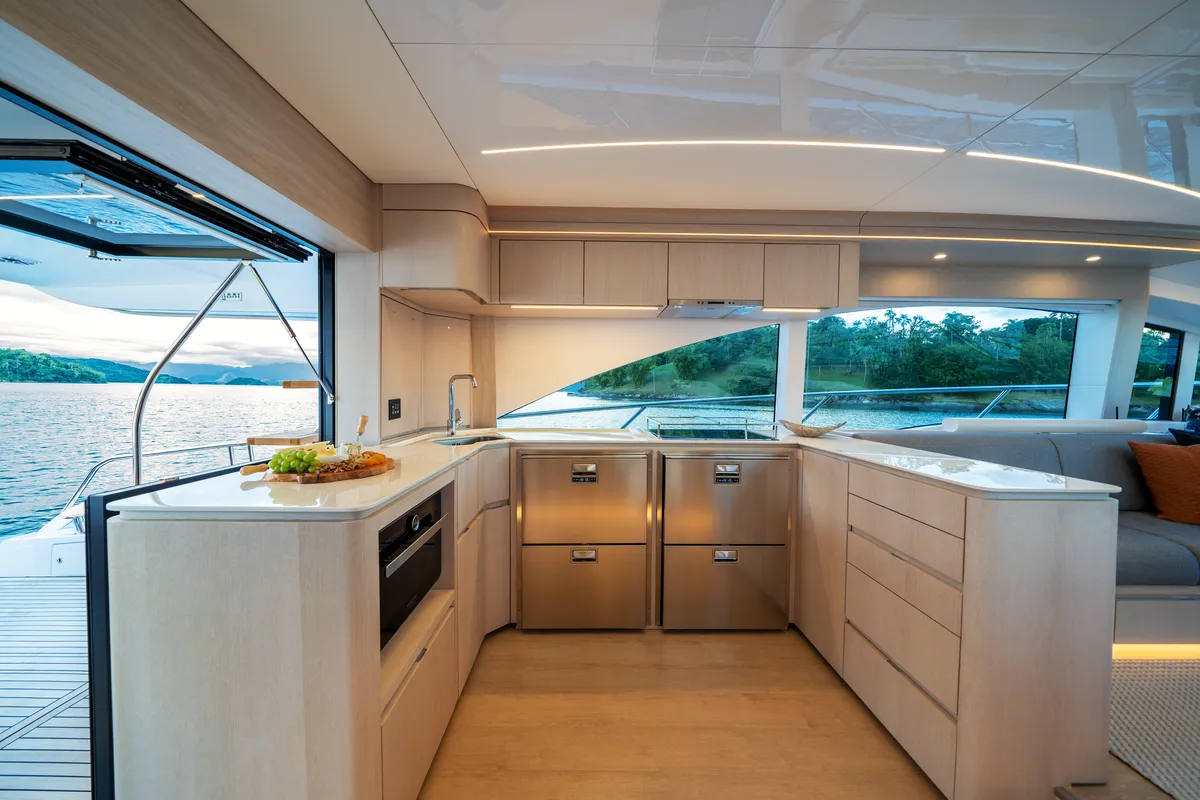 Intermarine 640HDF — Salão (1 de 4)